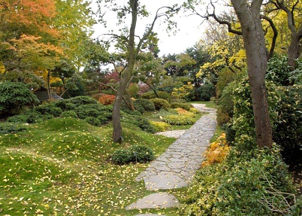 Velká událost v japonské zahradě v Troji - Madeleine Albrightová vysazovala borovici